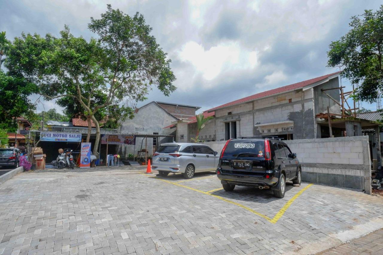 Reddoorz Plus Near Patung Kuda Undip Jatingaleh Kültér fotó