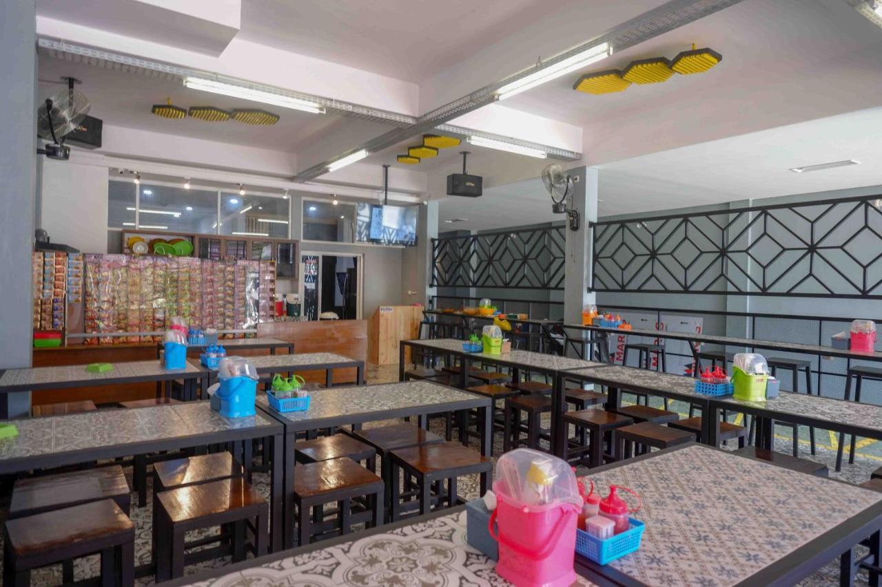 Reddoorz Plus Near Patung Kuda Undip Jatingaleh Kültér fotó